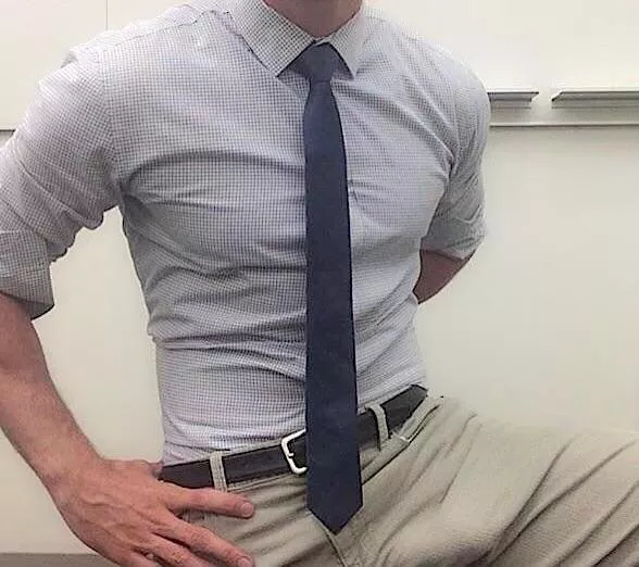 I’m a 35 year old College Professor. Who wants to be my secret little distraction?