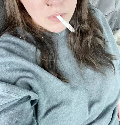 in the car lunch break smoke