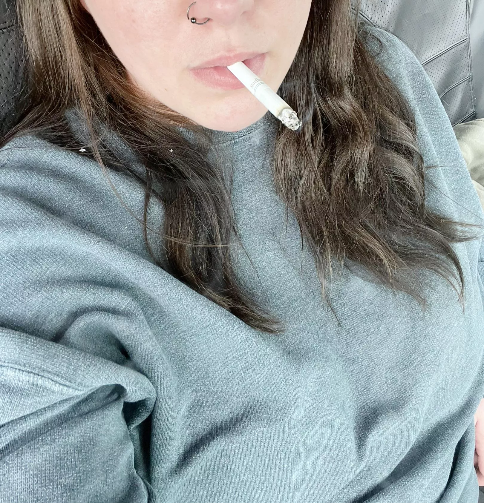 in the car lunch break smoke