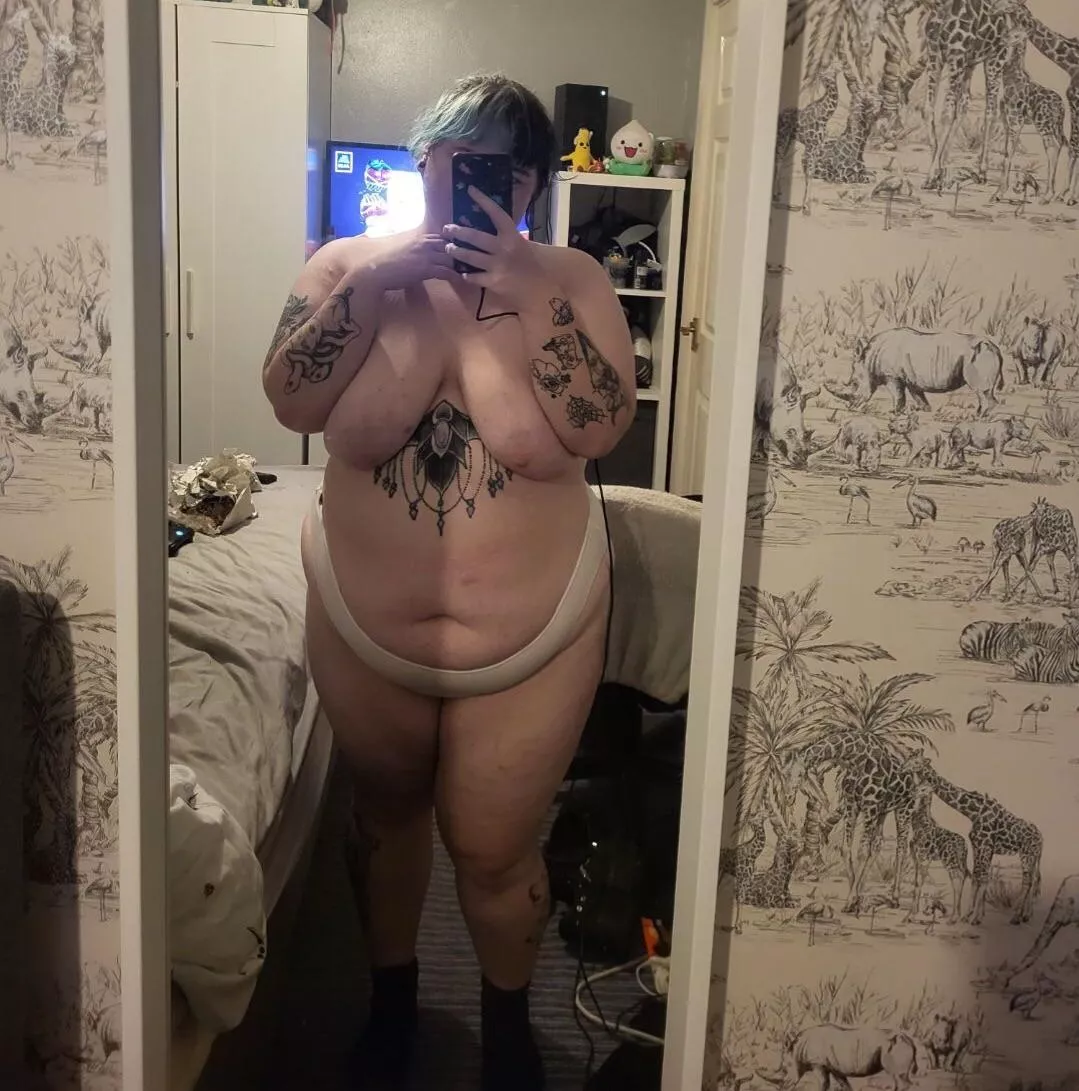 Just ate my dinner who wants dessert 👅🖤