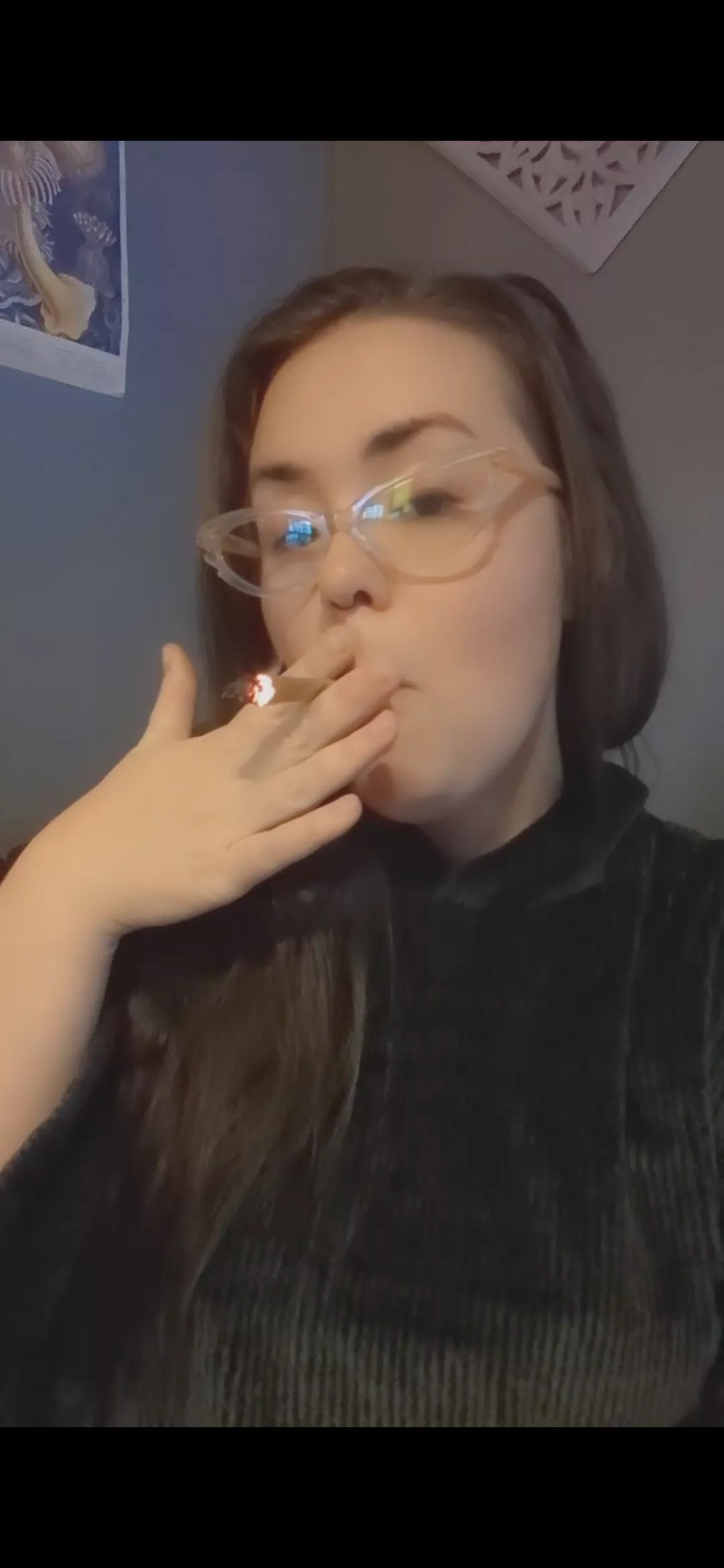 Just looking for my human ashtray 💁🏻‍♀️ anyone?