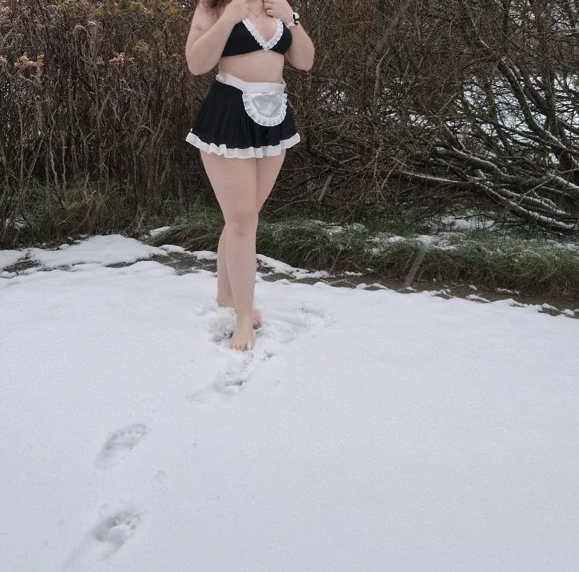 Let me give you a blowjob in the snow and afterwards clean up the mess with my mouth like a real maid