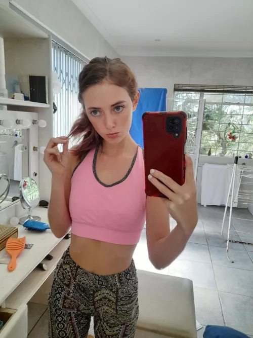 Mirror selfie game: strong enough to cause heart palpitations. F18