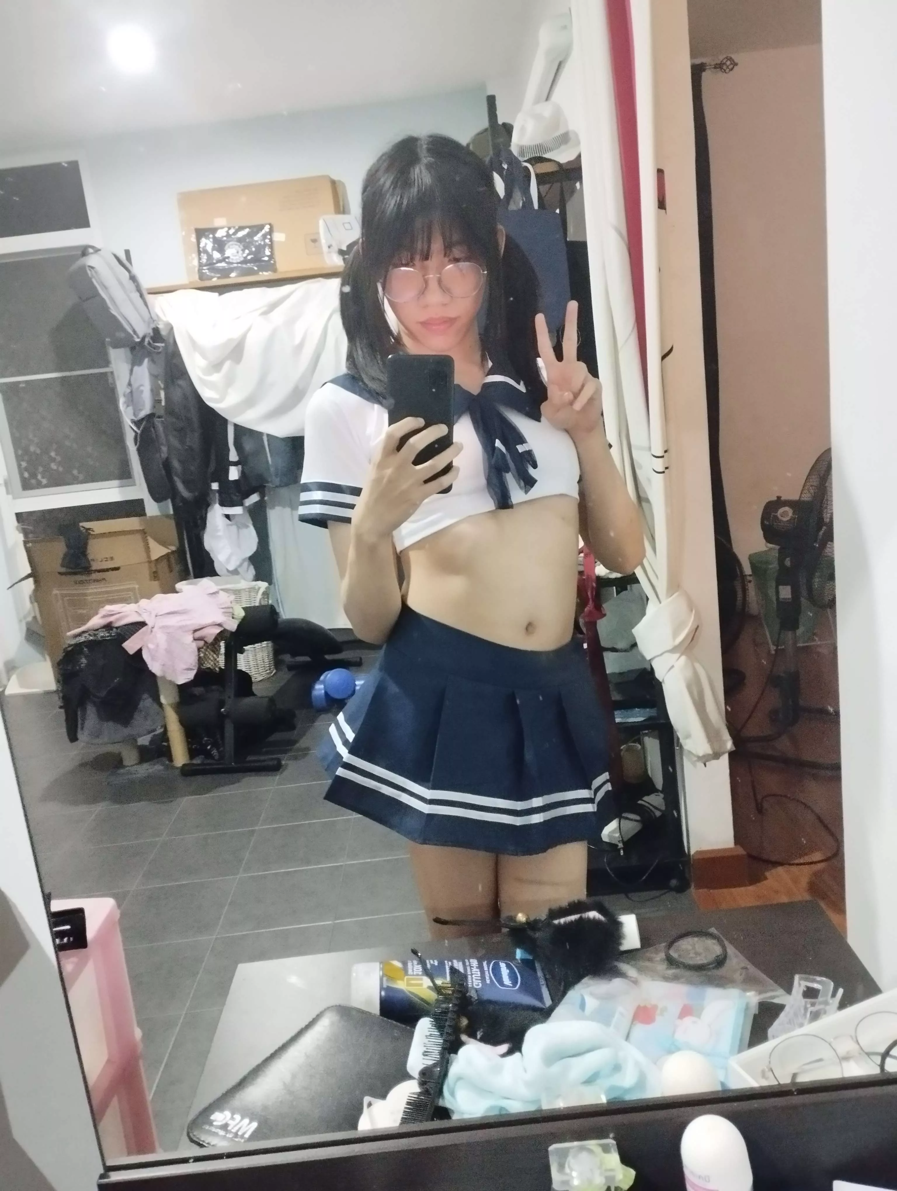 outfit revisit, same ol' messy room (or even more!)