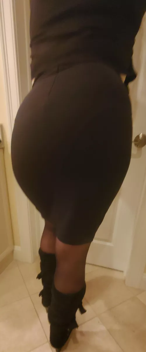 Pawg in a skirt!