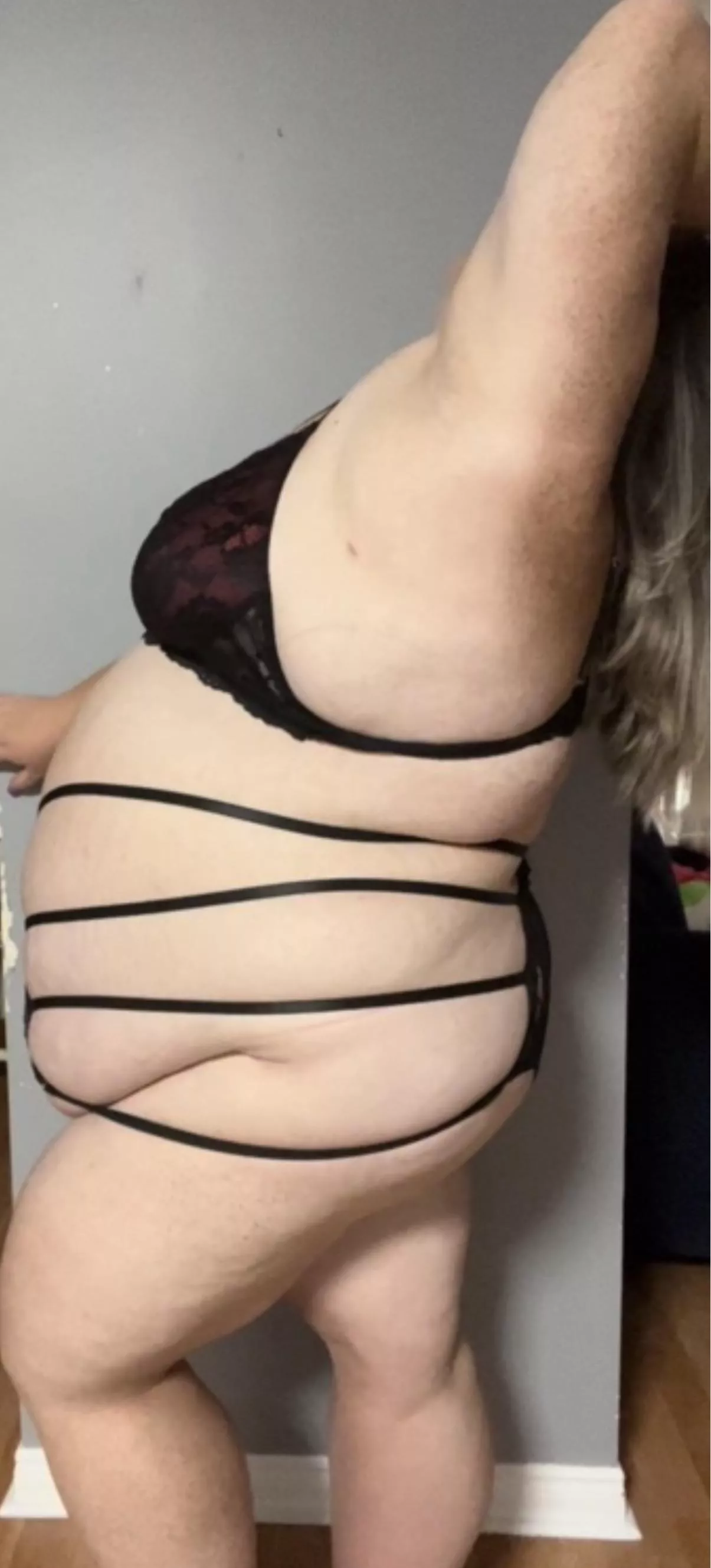 What’s one word you’d use to describe me? 🫣🥵 DMs Open 💋