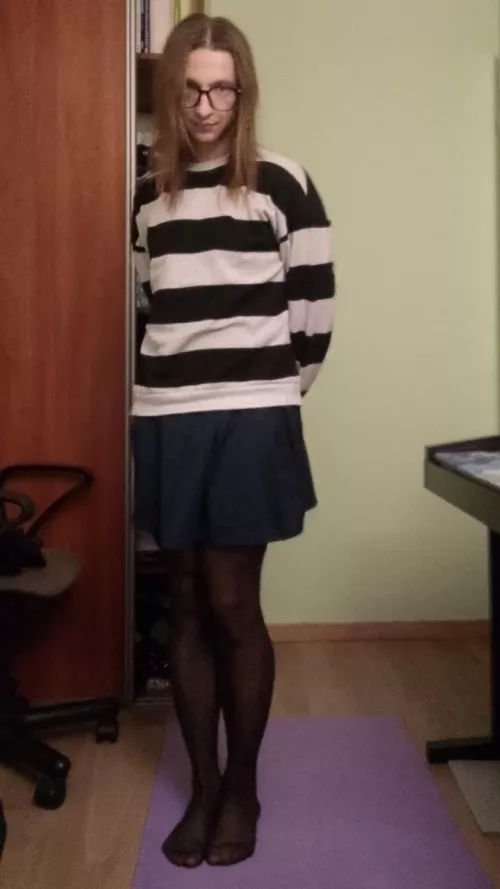 Would somebody ever ask out shy boy like me 🥺?