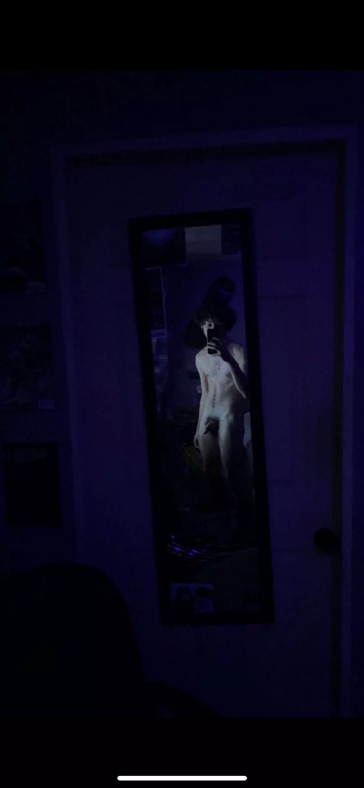 18, straight curious, hmu if you live near Kentucky🤭