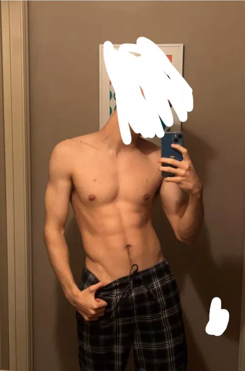 19 m jock with a bubble butt. Any doms wanna use and degrade me? Snap: anonjock8