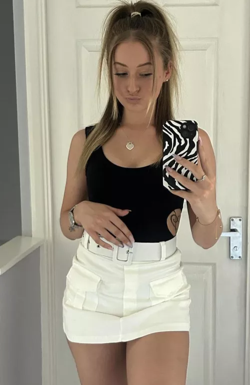 21 year old very experienced Cuck couple here looking for a bull to fuck her. Ideally an older bull.