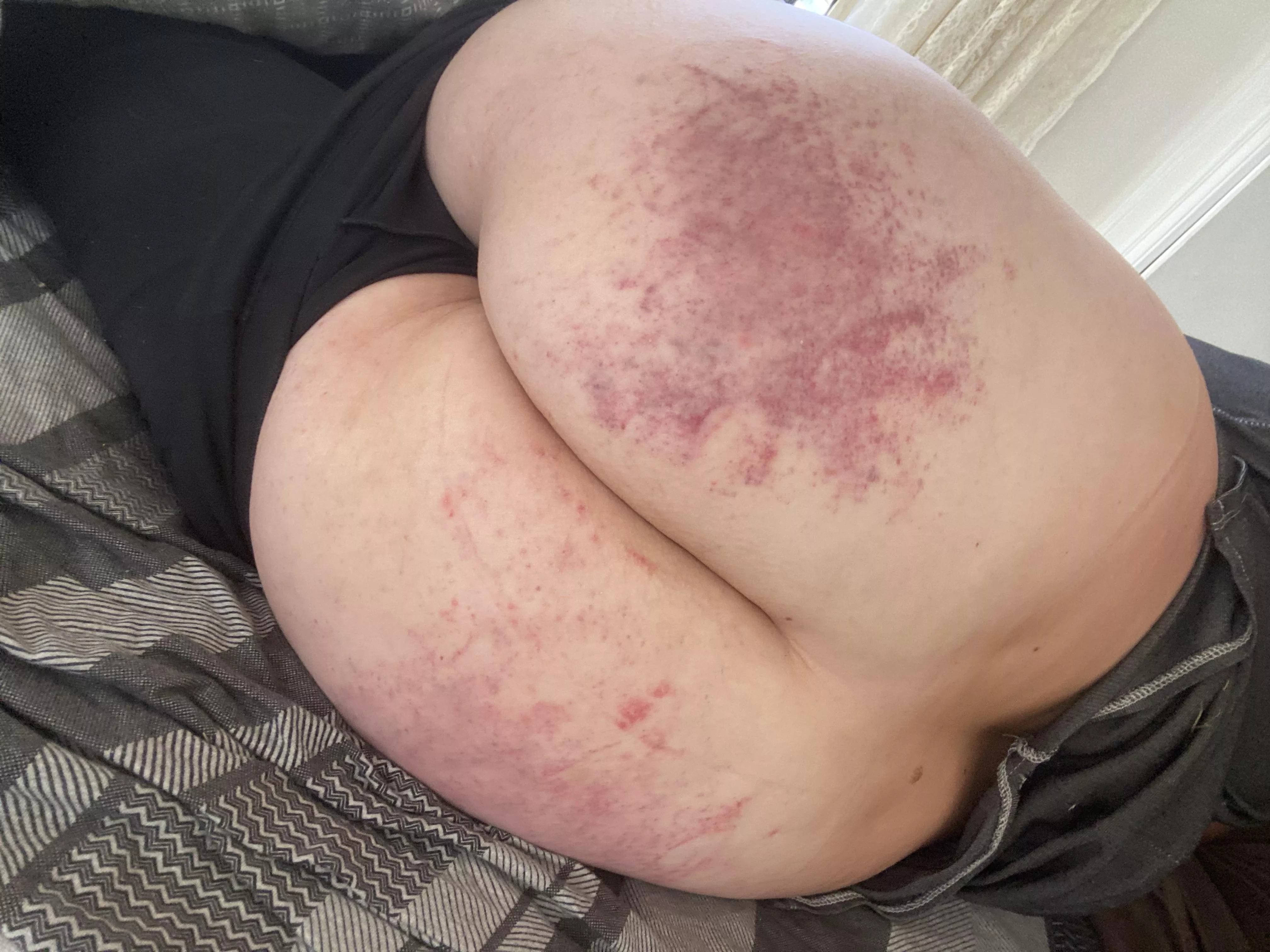 28yo French F, My 1st time trying impact with a sadistic dom