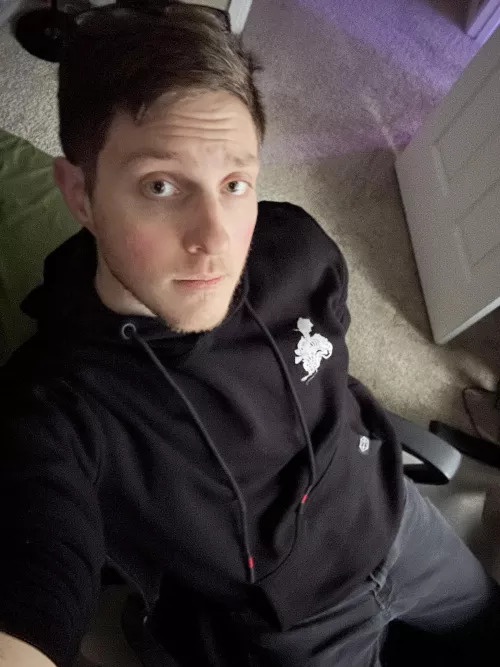 Any Crit Role fans around? The Laudna hoodie is fire 🔥