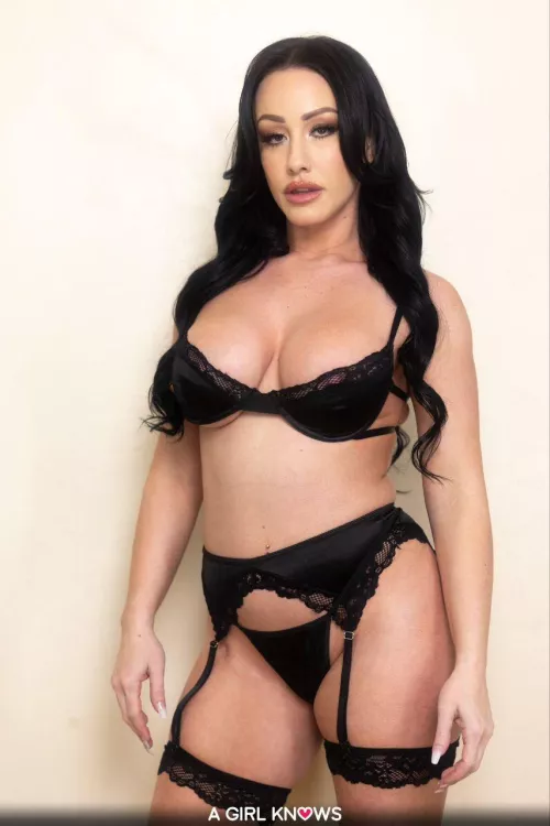 Anyone know her name ?