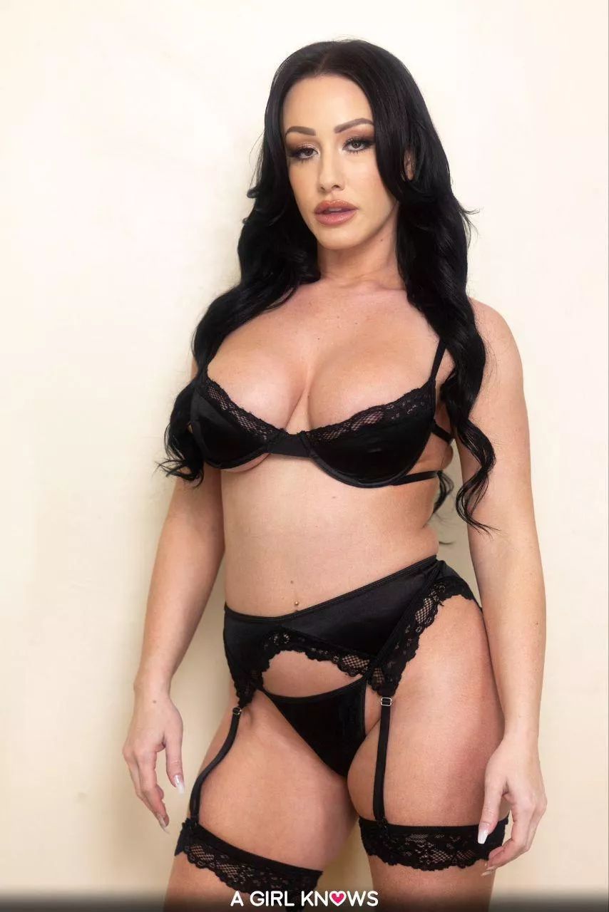 Anyone know her name ?