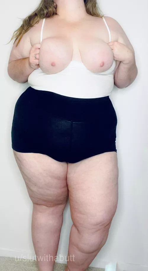 Big tits and hard nips ready for Sunday fun