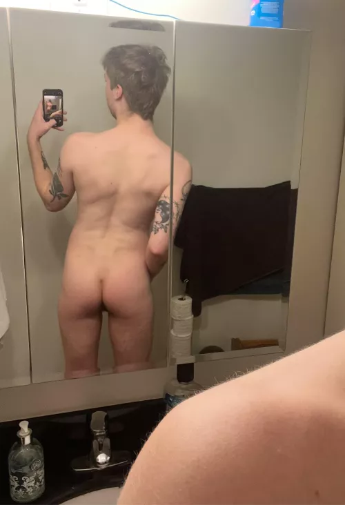 Canadian boy pussy anyone? @jamezhanson