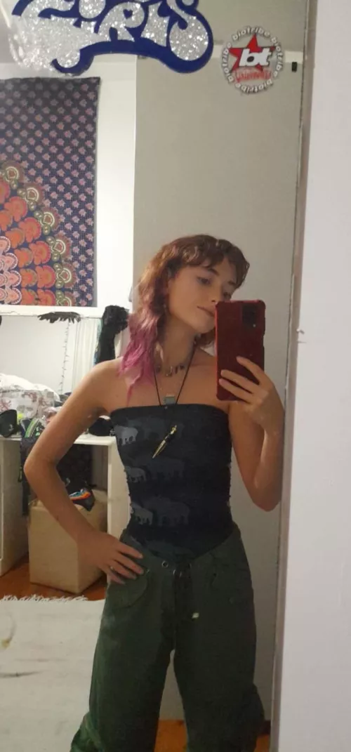 Captured my own hotness in a mirror selfie – jaw-dropping, right? F18
