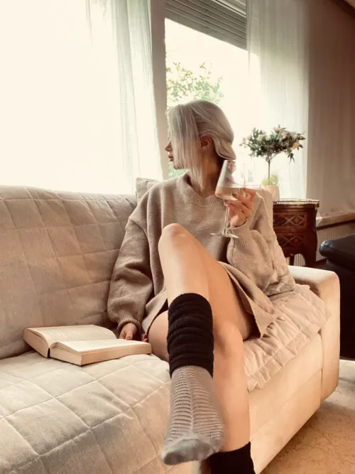 Do you like my grey socks? [F]