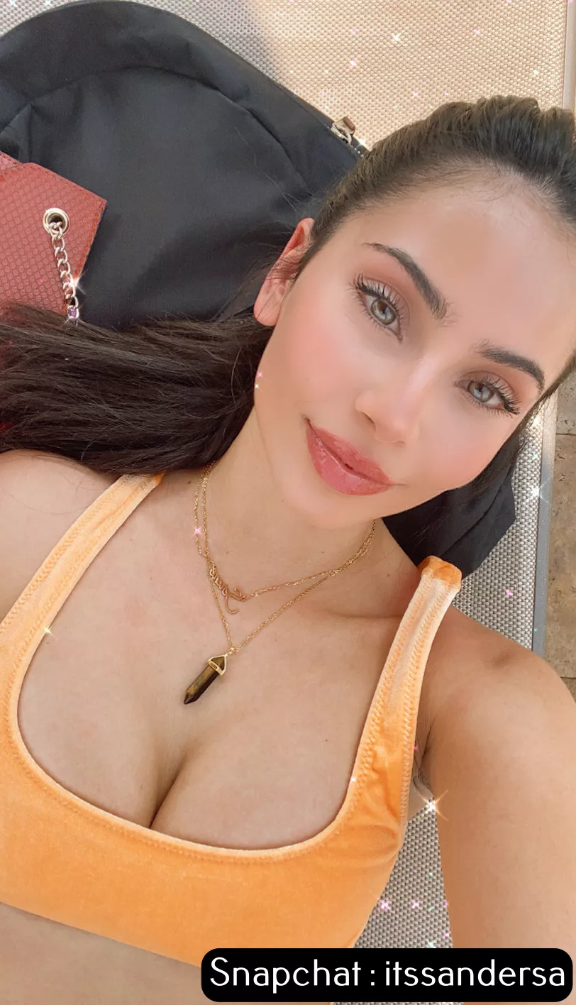 Hi I'm Caroline! Showing off myself on Reddit is new for me 😊