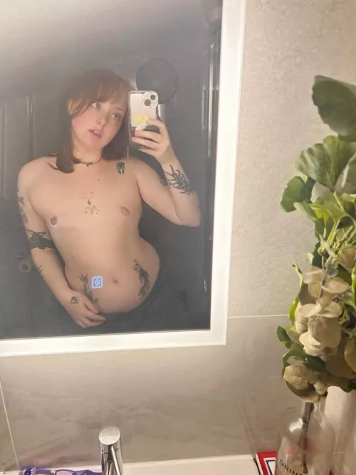 hmu if youd fuck me despite my tiny tits