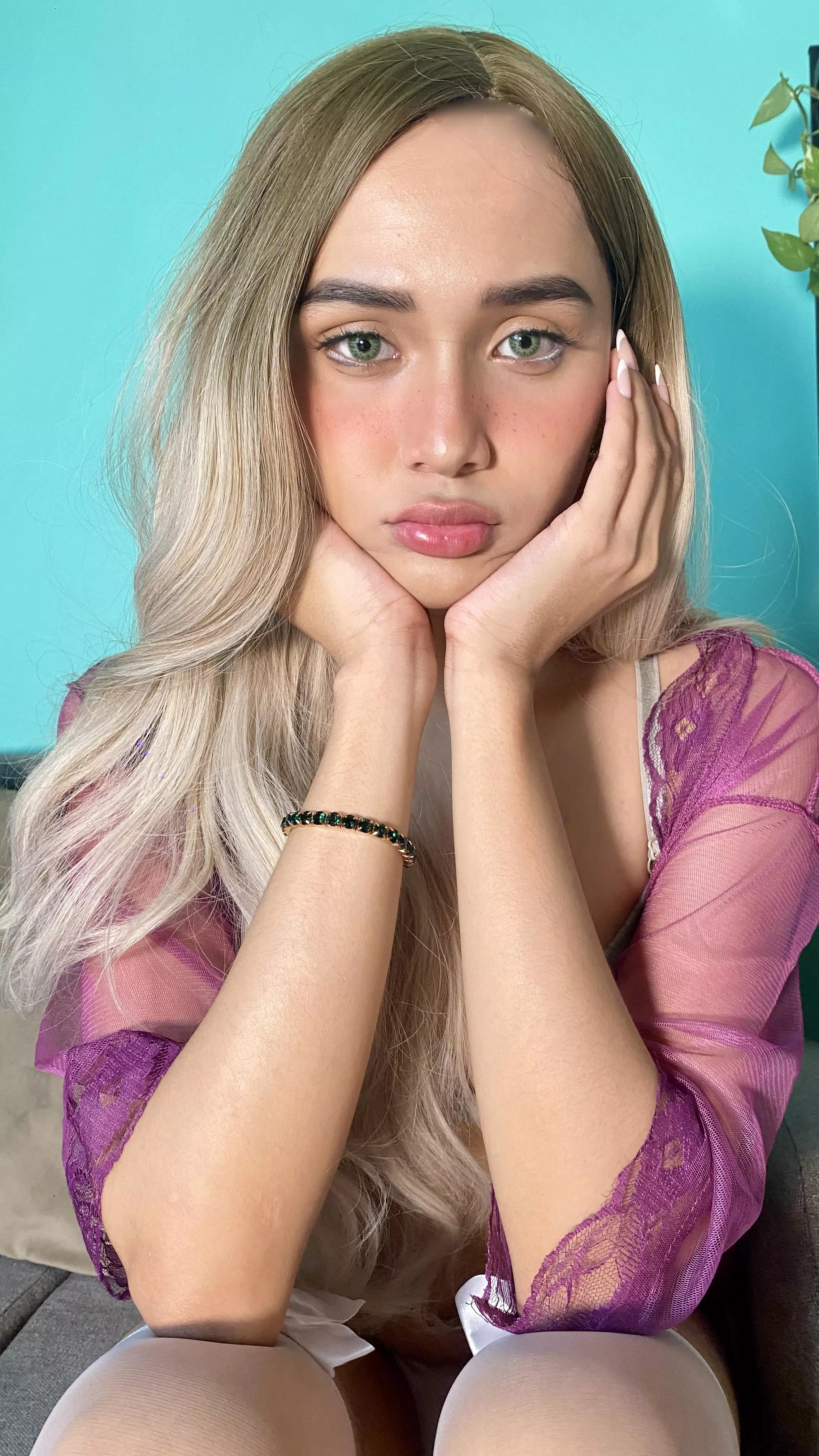 I had the urge to look cute, so I did my hair and makeup. How did I do🖤