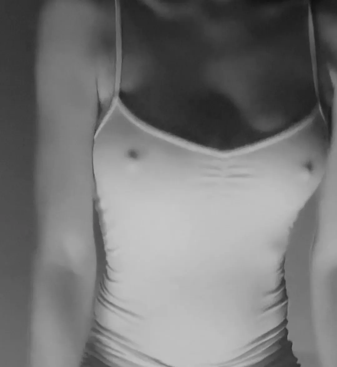 i'm just feeling sexy tonight, kids went to bed early and decided to share a photo and drink some wine... good night!