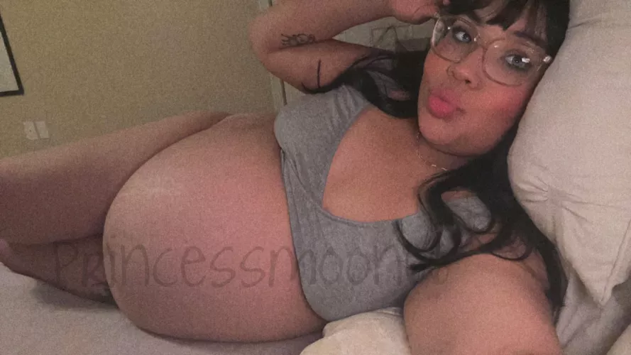 In need of belly rubs 🤰🏻❤️