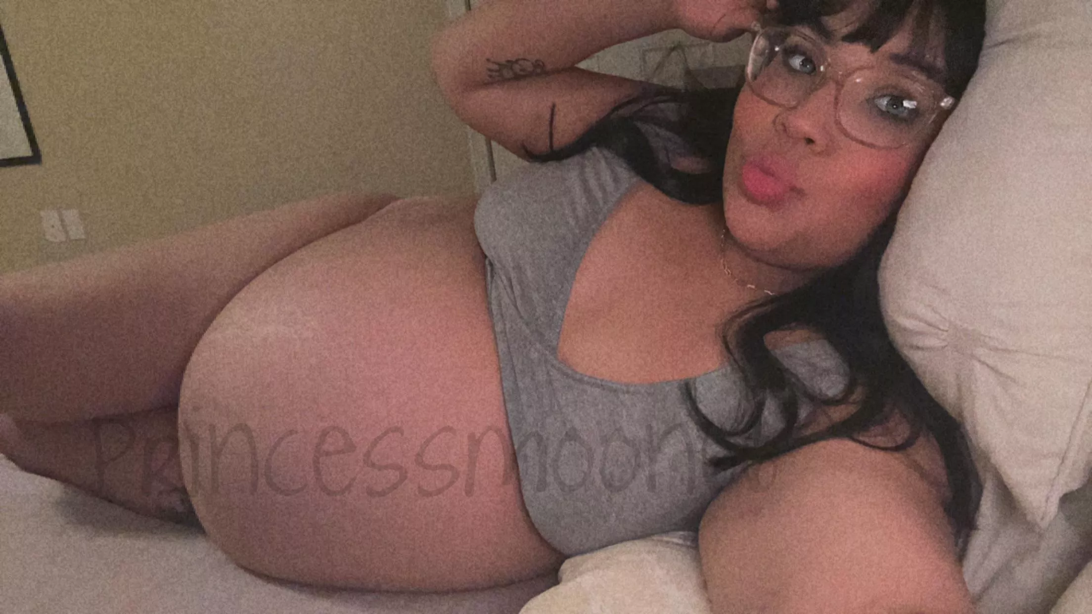 In need of belly rubs 🤰🏻❤️