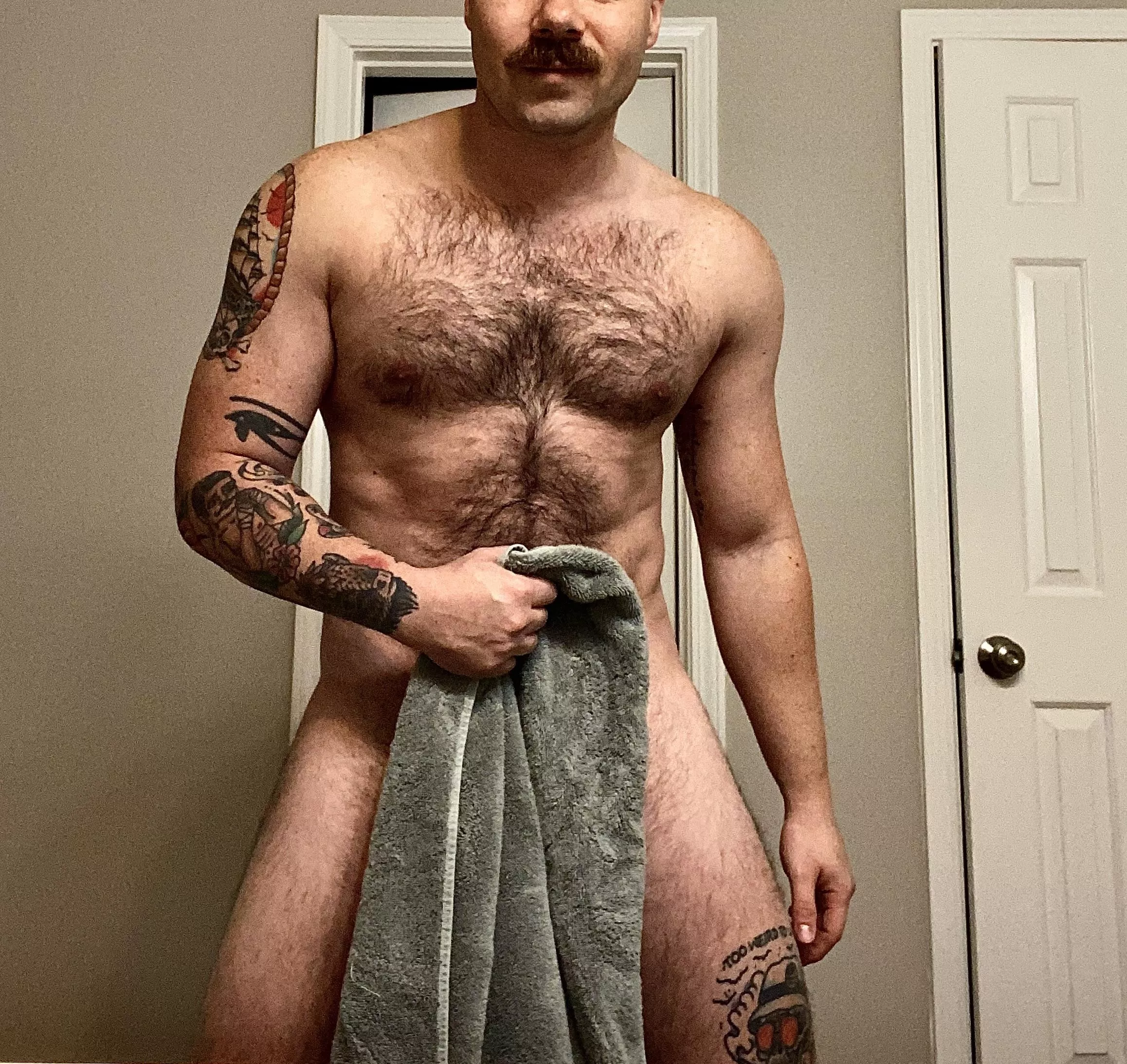 It’s Sunday and you should be in church. But I am a man and this is a cloth. You may kneel 😇😈