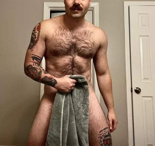 It’s Sunday and you should be in church. But I am a man and this is a cloth. You may kneel 😇😈