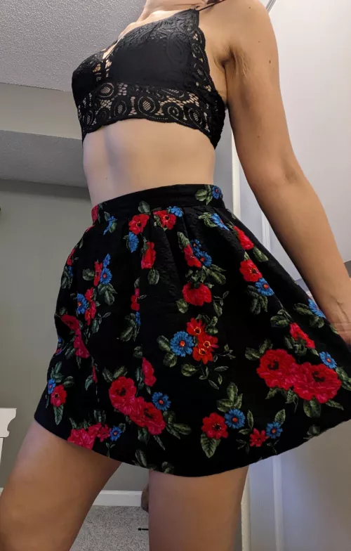 I've been really into black lace lately (f)