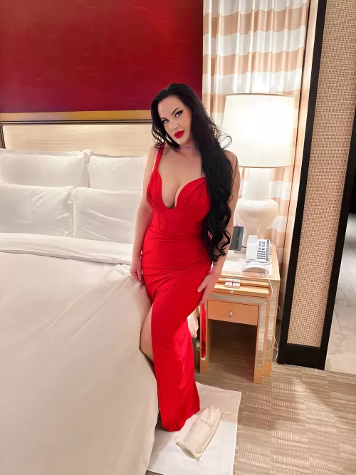 Lady in Red Raven Rose