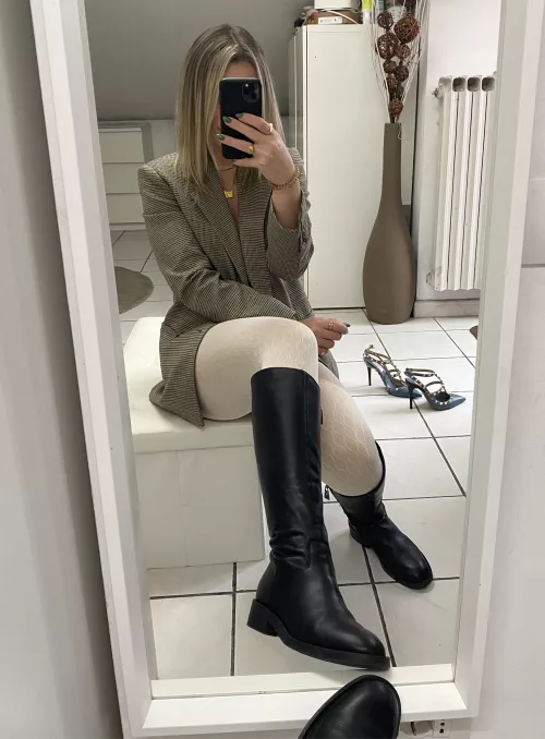 Leather boot… tight tight