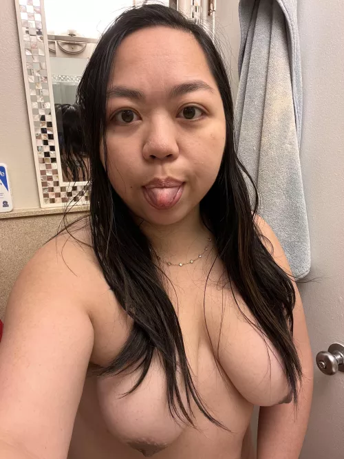 My hair’s boobie length again 🤣