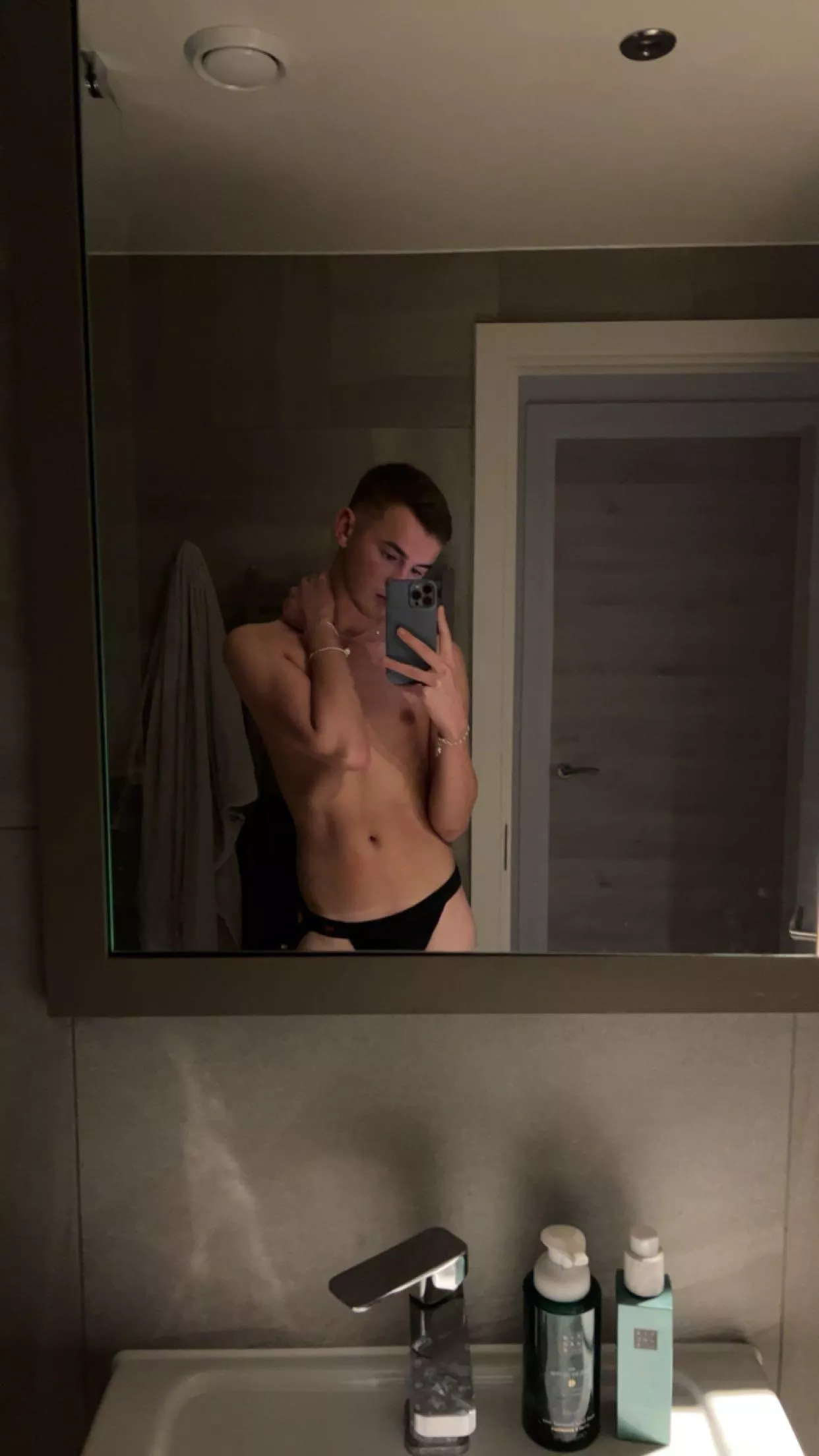 Pick me up and fuck me? 🤭