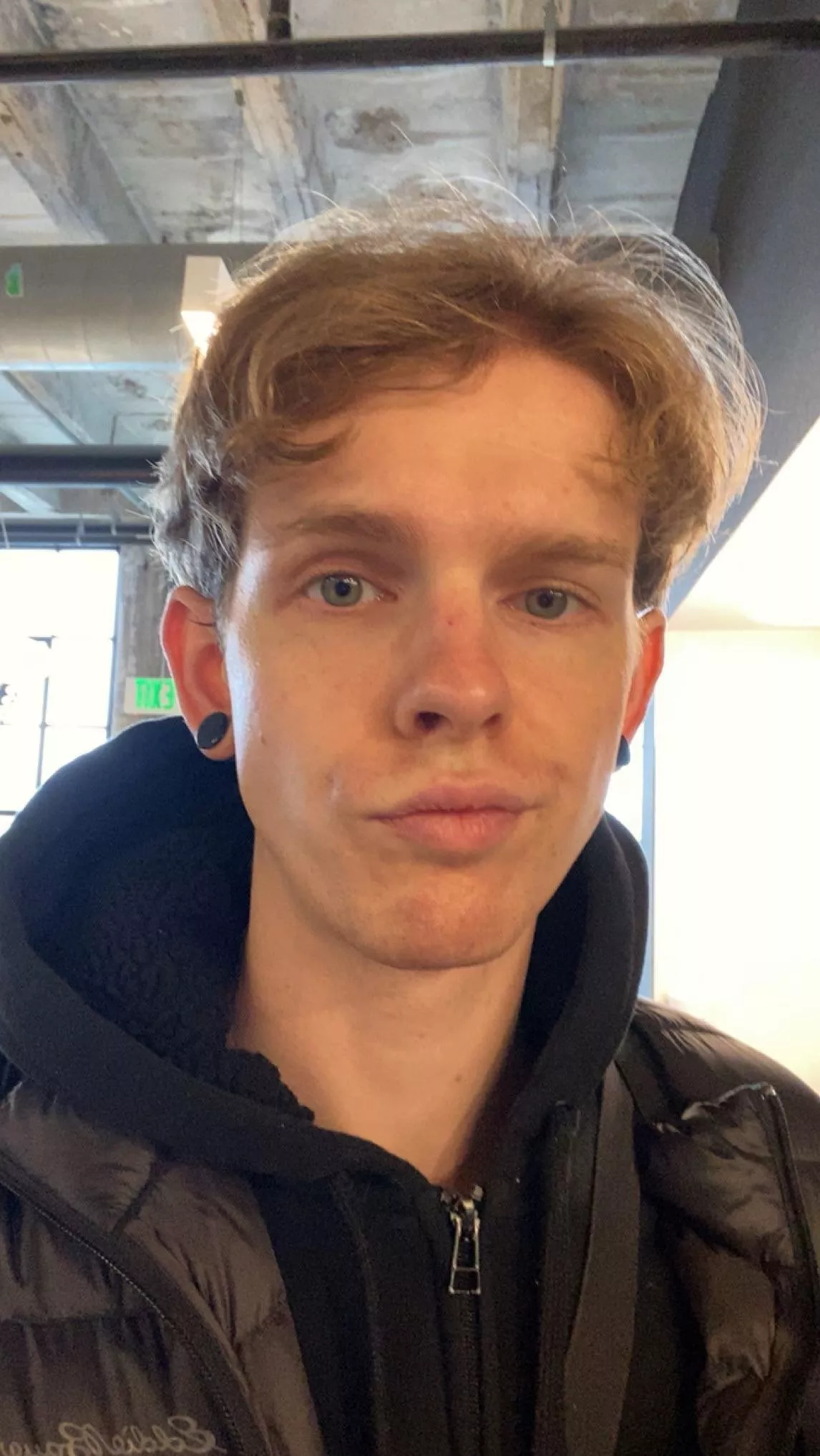 Weekend morning yoga ✅ Happy Sunday!