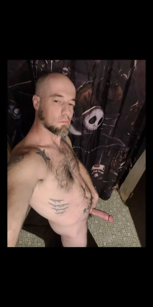 Who likes dad bods and tattoos?