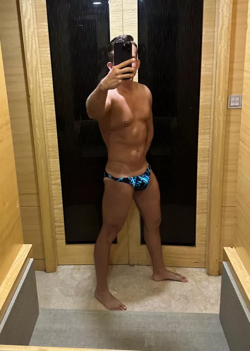 Would u like to see me in a gym locker room in a tight skimpy Speedo or nude?
