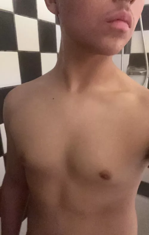 18 boy looking for Hairy Masc Daddy’s who want to own this boy body. Face+ @frankie_vff