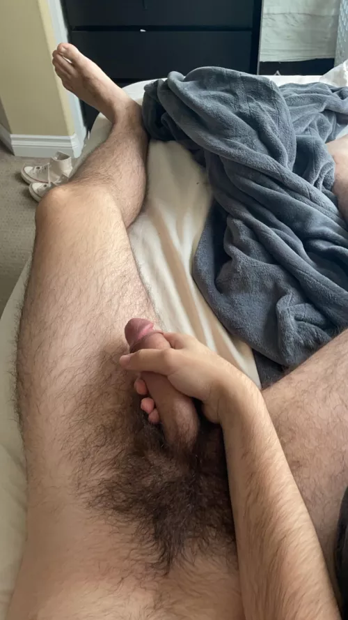 21 looking for hairy/fit/verbal guys, snap: jake_8154