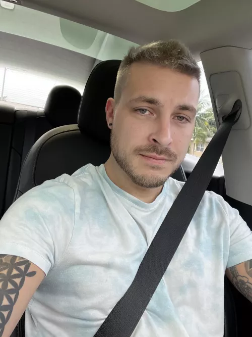 31 looking for a hot guy that’s horny into a lot but is handsome snap: nxfaze