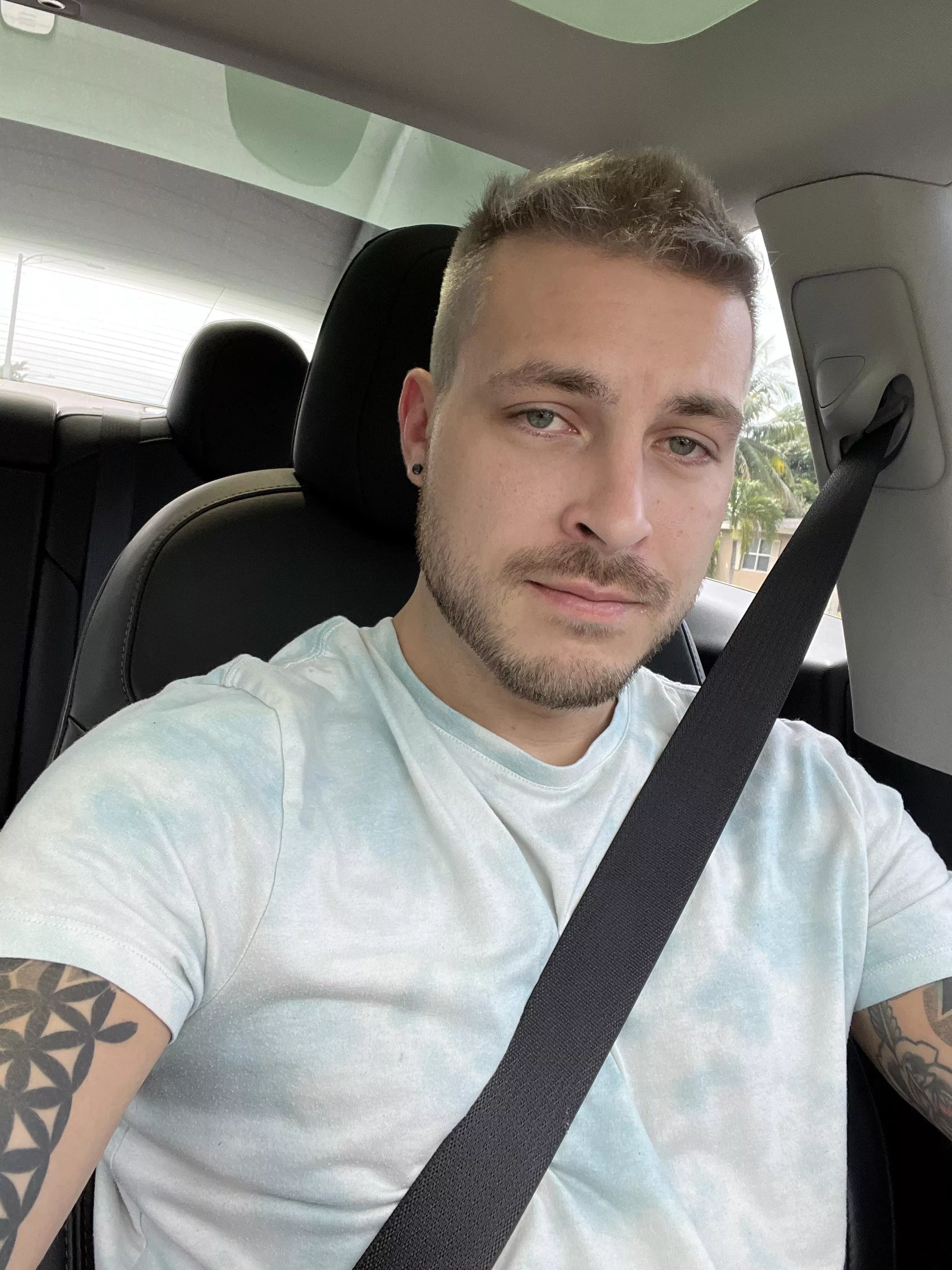 31 looking for a hot guy that’s horny into a lot but is handsome snap: nxfaze