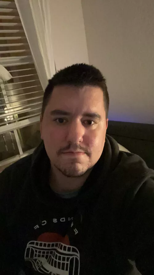 A lonely night in my new home in Florida. Might try MapleStory :). Anyone reccomend it?