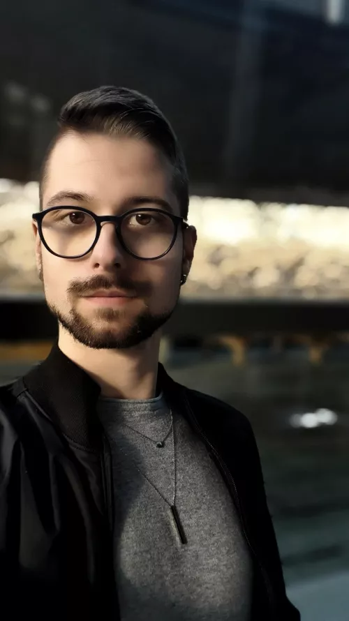 A sophisticated selfie 🤳 DM me