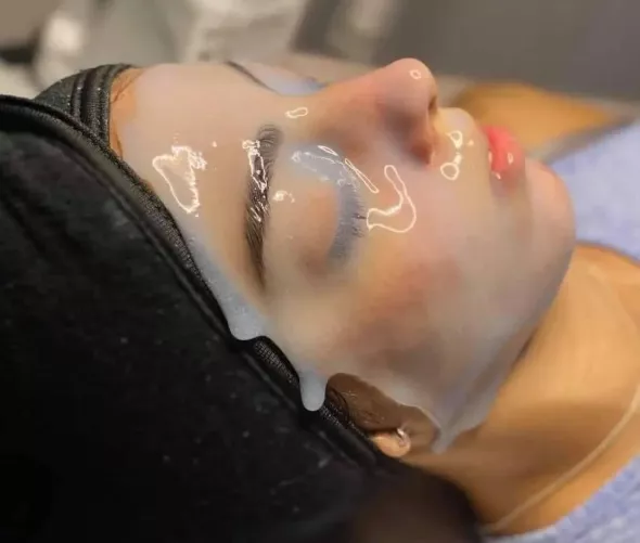 Alguien necesita una mascarilla facial?