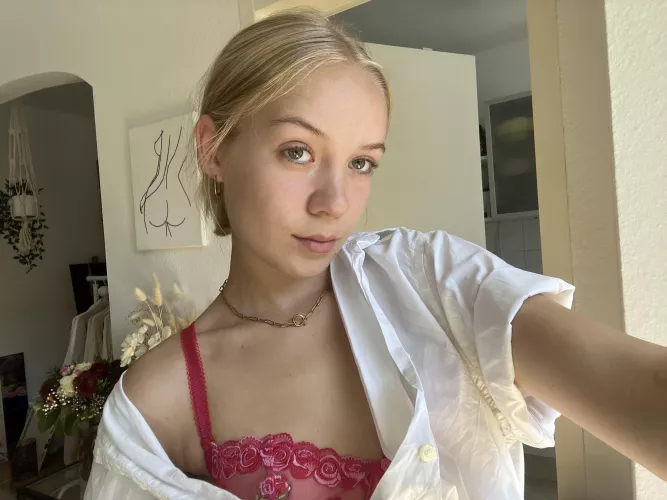 can we just ignore the poking out nipple?