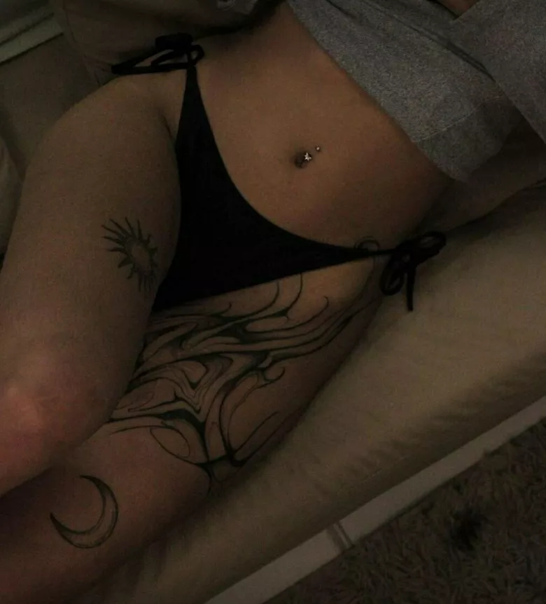 Channeling my inner mermaid in this stunning bikini!