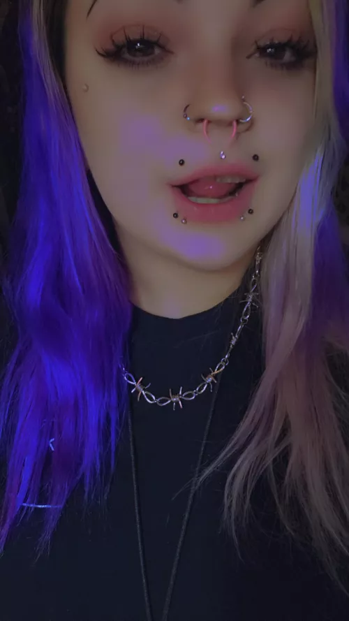 [GFE] available starting tomorow🤭 [SEXT]Available now, [OTH] services available as well, just message about menus 😝