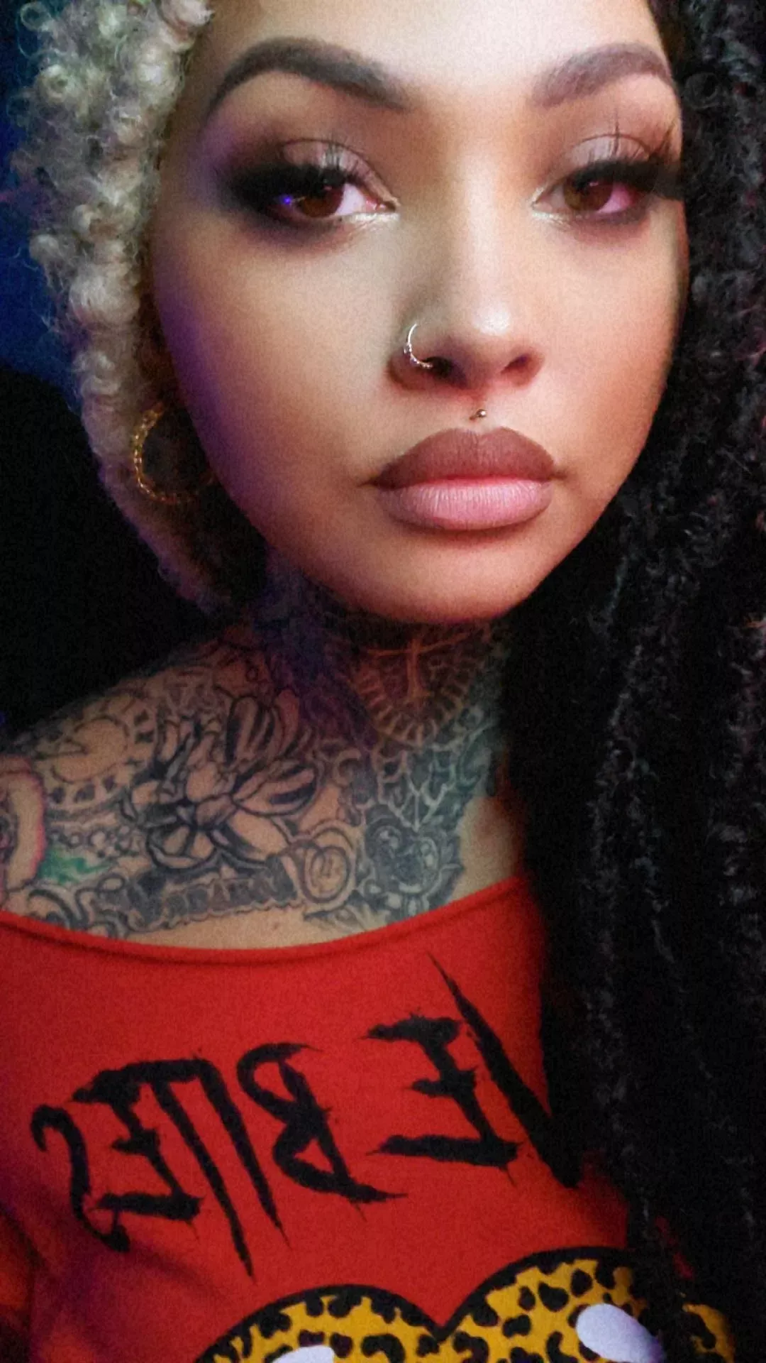 Hey loves! I'm new here! 🙈🖤🖤