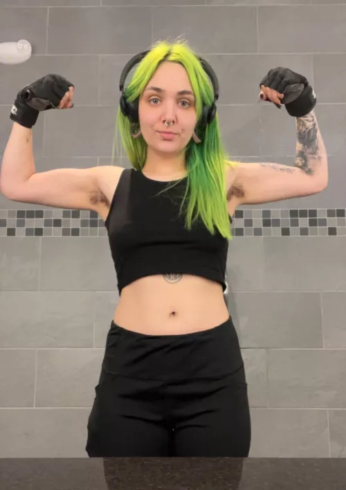 I bet you’d cum instantly if you saw my hairy pits at the gym